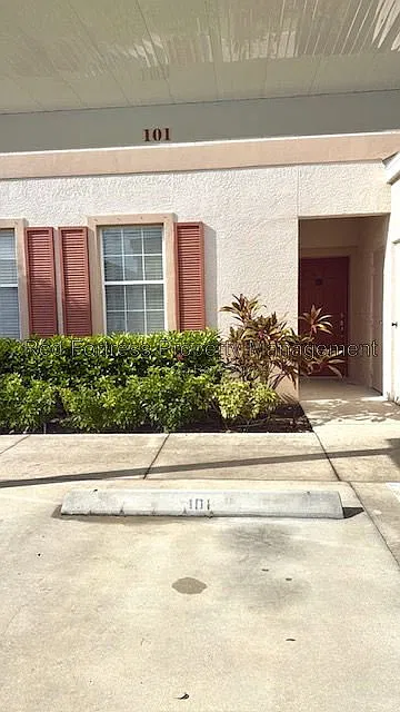 3 bed, 2.0 bath, 1249 sqft, $1,900 — Photo 1