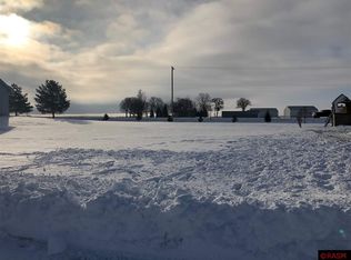 762 Harris St, Lake Crystal, MN 56055