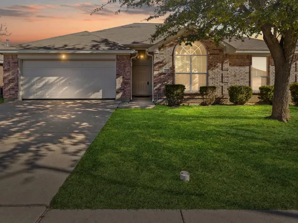 8721 Shavano Dr, Fort Worth, TX 76123