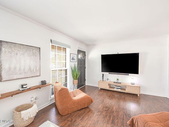 5th image of 1118 N 32nd Ave