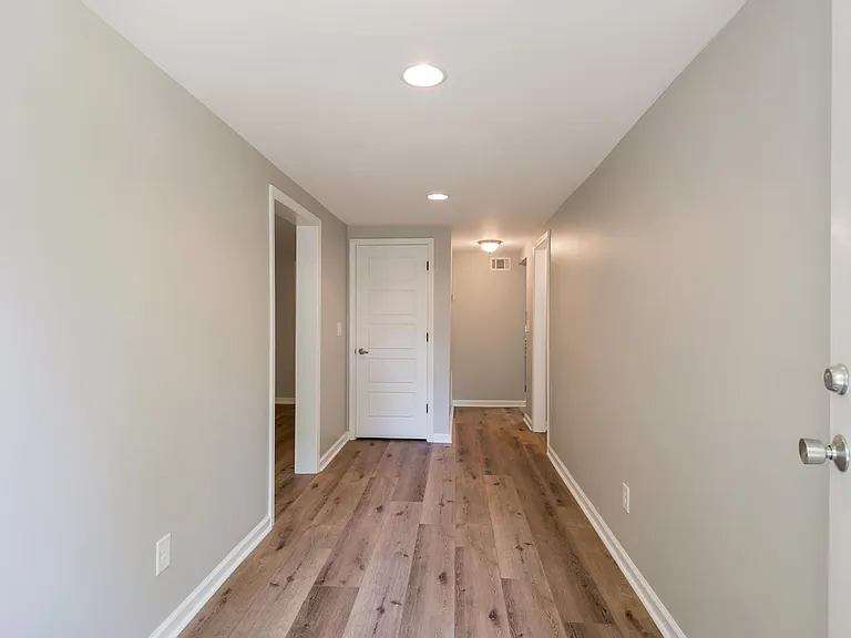 1444 Holly Ln NE — Photo 4