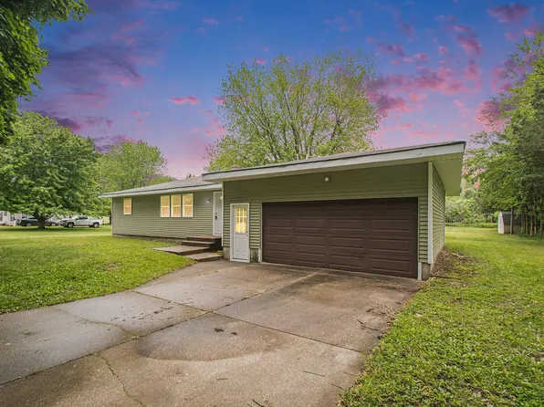 941 Closson Dr, Benton Harbor, MI 49022