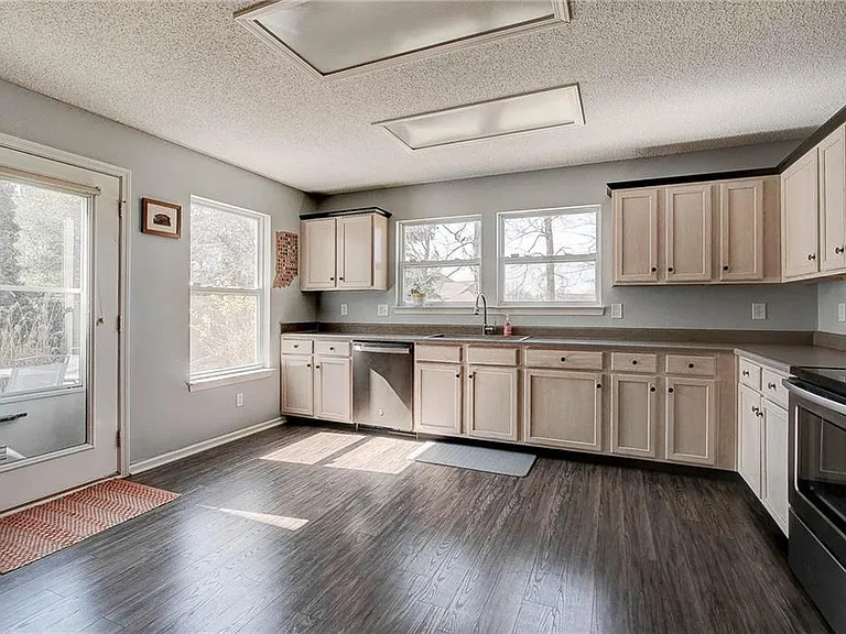 10306 Hatherley Way — Photo 10