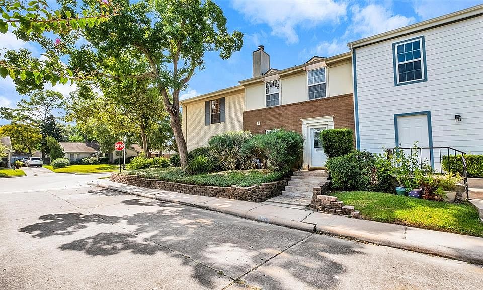 1st image of 18218 Vinland Dr #8218