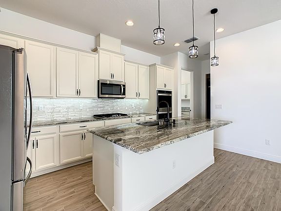 5th image of 15707 Vetta Dr
