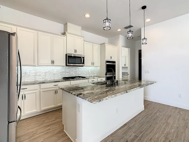 15707 Vetta Dr — Photo 5