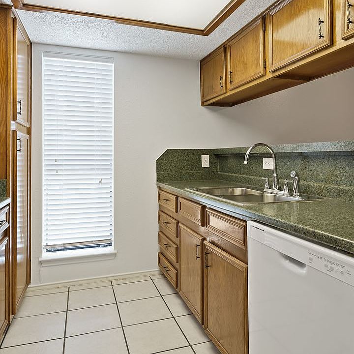 1st image of 153 Coers Dr APT 4