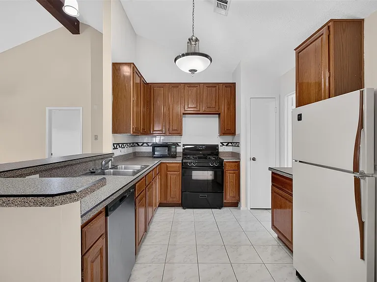 14338 Royal Hill Dr — Photo 6