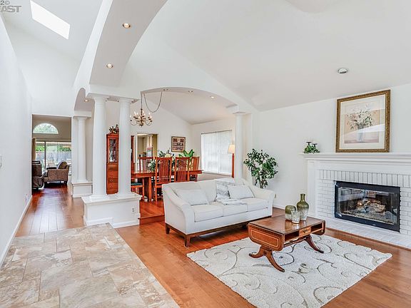5th image of 4219 Knollview Dr