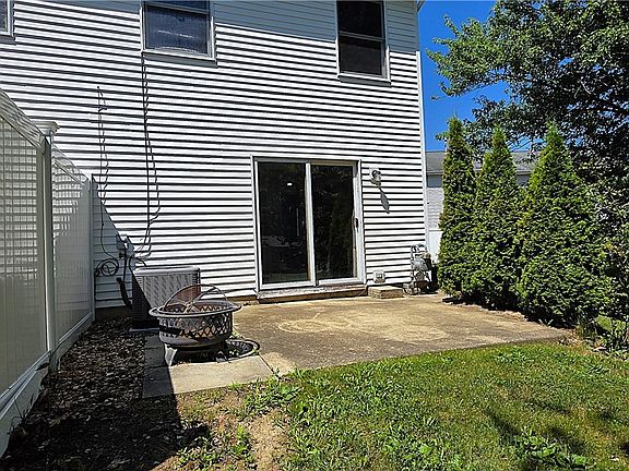 3rd image of 1811 Meadowland Dr