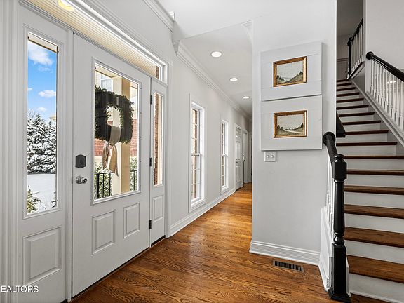 3rd image of 7012 Shady Knoll Ln