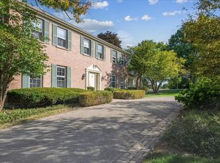 1300 Lake Shore Dr S, Barrington, IL 60010