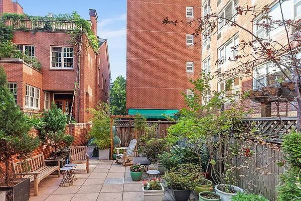 Sold by Compass | media 9