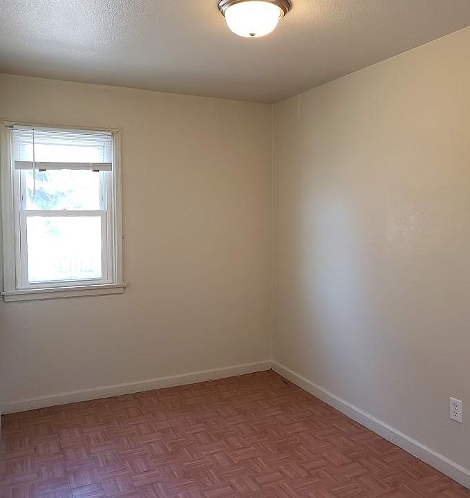 2nd image of 1307 Garfield St S APT 5