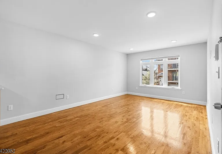 19 Shaw Ave #1 — Photo 3
