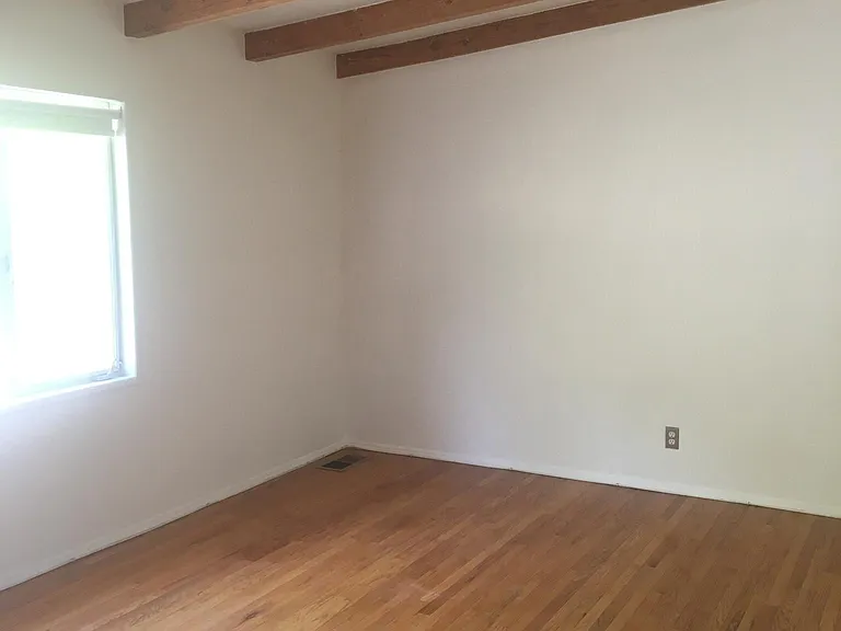 3310 Effie St — Photo 5