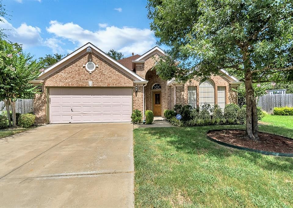 1st image of 633 Oakbrook Dr