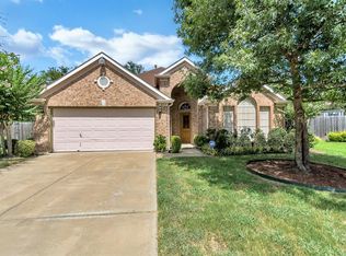 633 Oakbrook Dr, Burleson, TX 76028