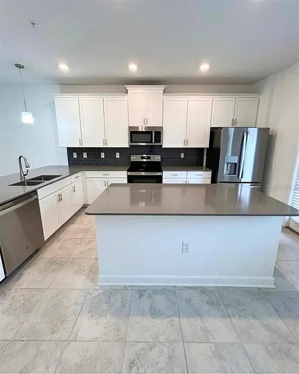 3 bed, 2.5 bath, 1636 sqft, $2,900 — Photo 4