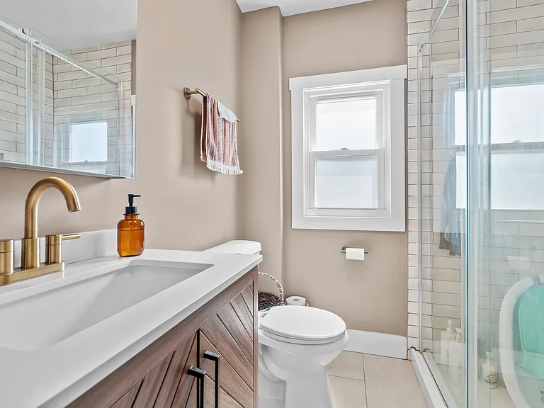 Brand new updated full bath