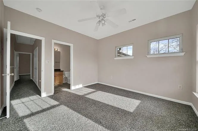 654 E 9th St — Photo 23