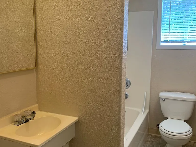 304 Rosewood St — Photo 11