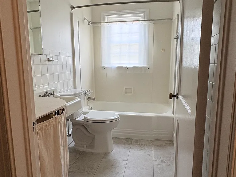 815 Locust Ave #A — Photo 9