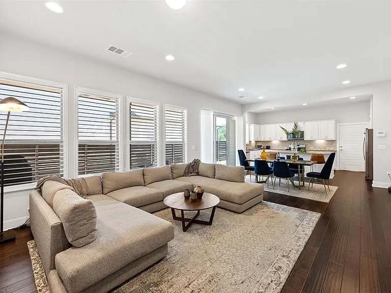 1506 Arcilla St — Photo 11