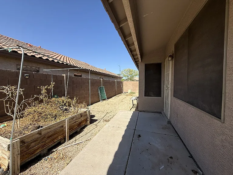 2705 N 109th Ave — Photo 25