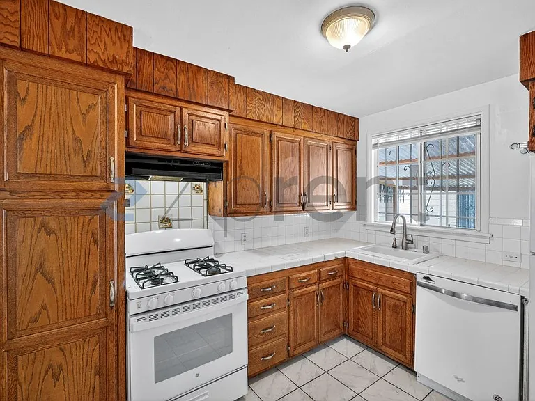365 S 38th St — Photo 10