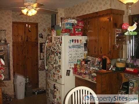 3rd image of 256 W 21st St