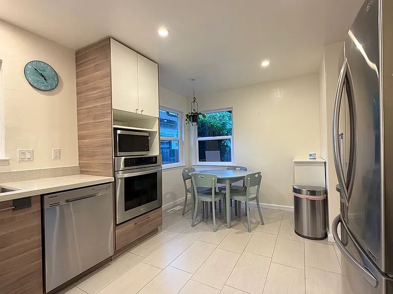22721 Wildwood St — Photo 3