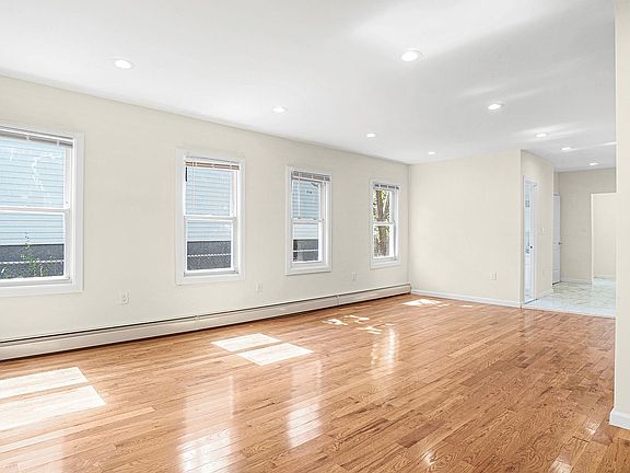 3rd image of 11136 178th St