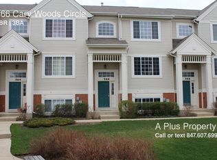 566 Cary Woods Cir, Cary, IL 60013