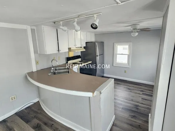 681 Main Rd N Trailer 24, Hampden, ME 04444