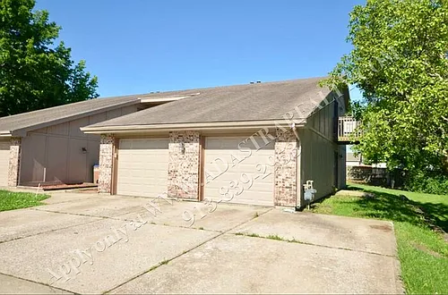 404 Sky Vue Dr, Raymore, MO 64083 Photo 1