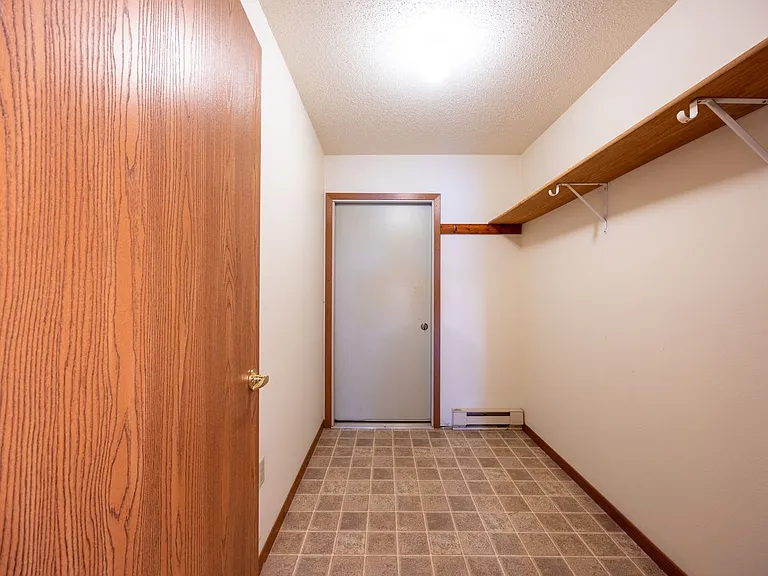 148 Michael St — Photo 8