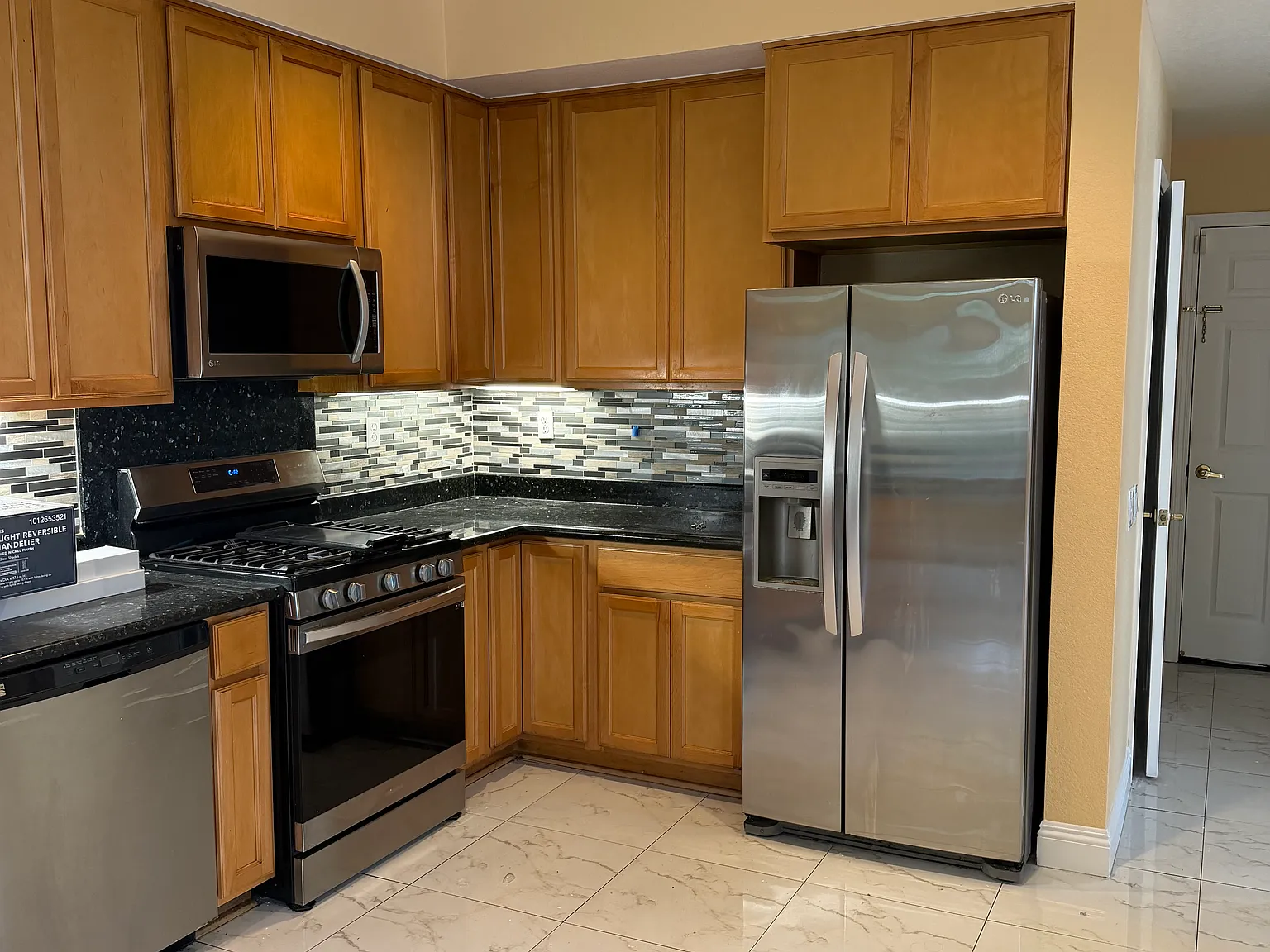 3 bed, 2.5 bath, 1641 sqft, $4,250 — Photo 1