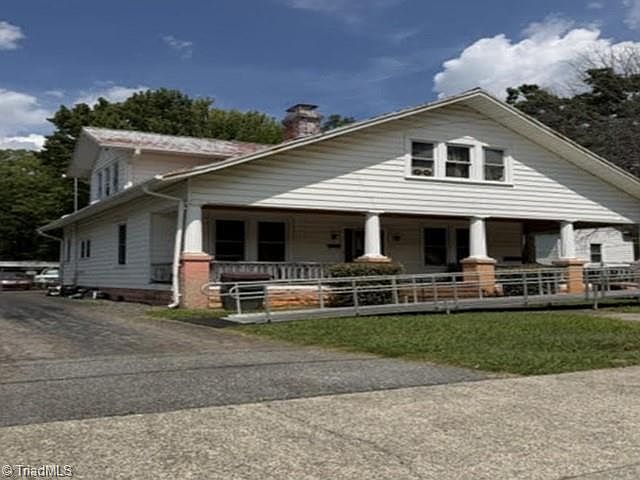 1st image of 648 Lindsey St
