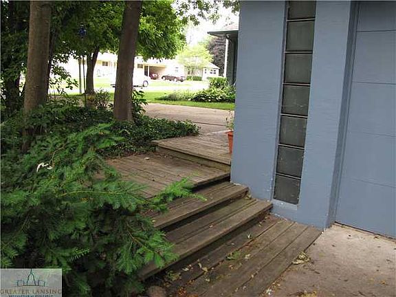 4th image of 1735 E Linden St