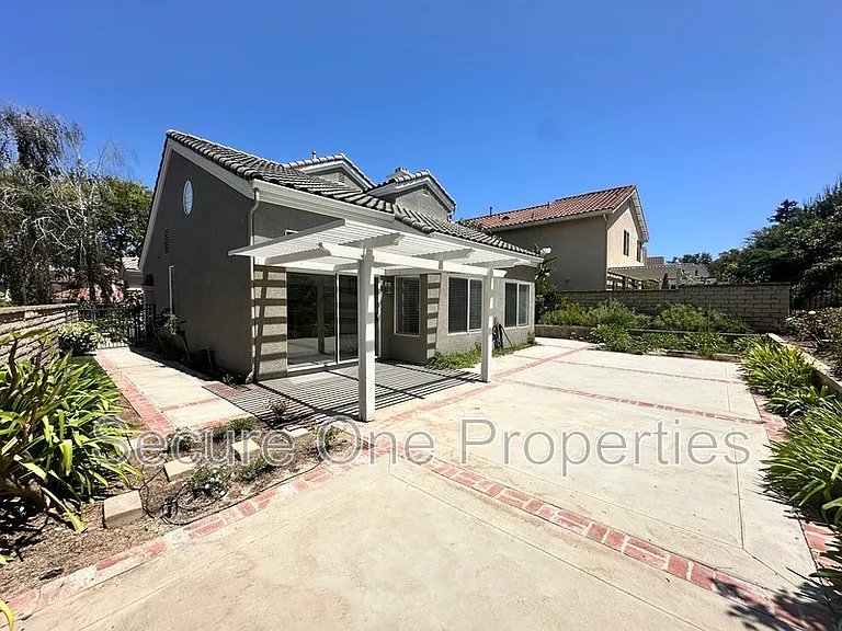 1740 Amarelle St — Photo 38