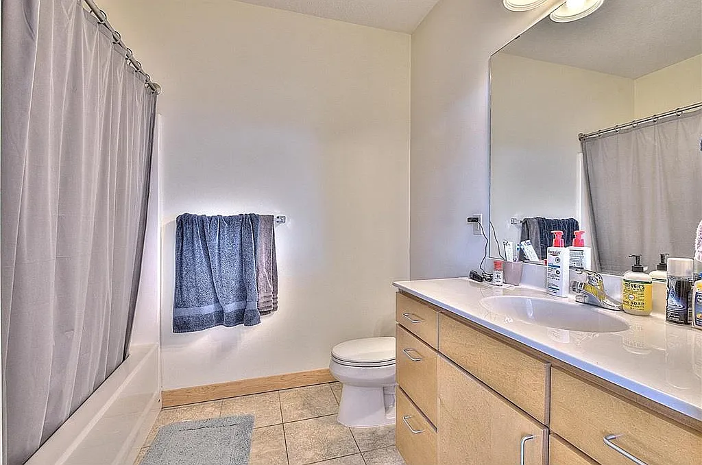 2 bed, 1027 sqft, $1,900 — Photo 1