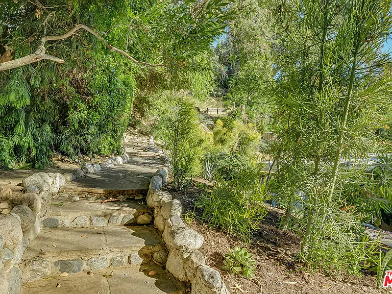 7979 Willow Glen Rd — Photo 24