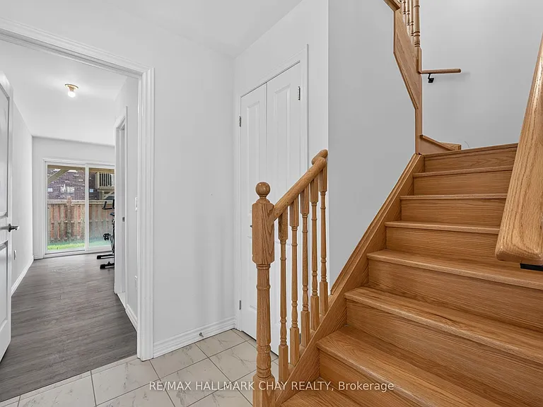 11 Pumpkin Corner Cres — Photo 4