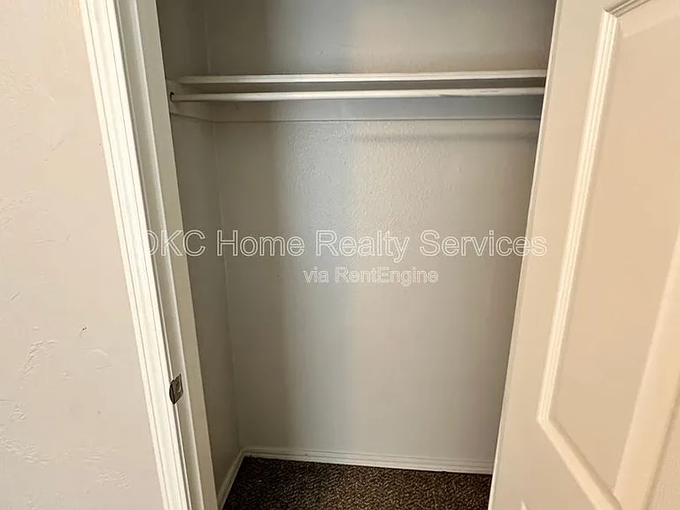 8417 S Villa Ave — Photo 26