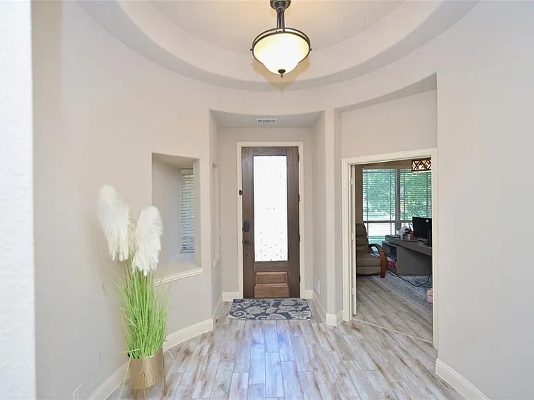 Entry with barrel ceiling treatment