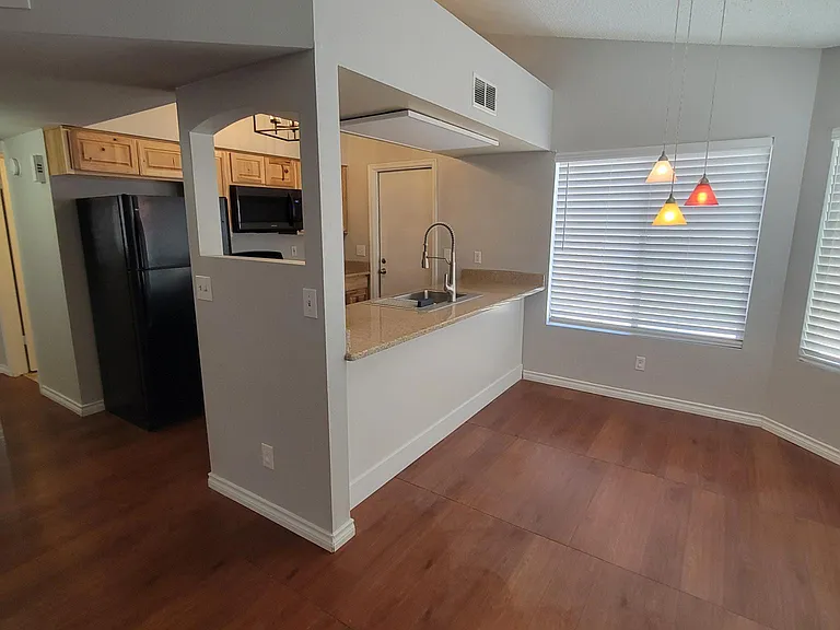 1321 W Boxelder Ct — Photo 2