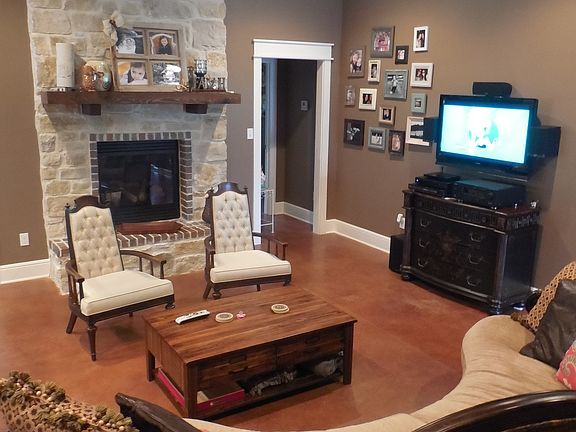 5th image of 235 Baganie Ln