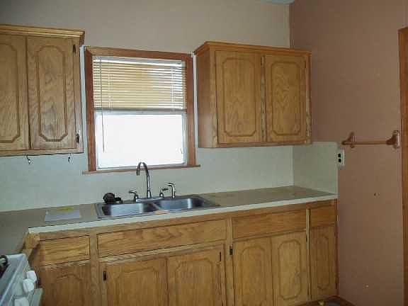 2nd image of 601 N Carr Ave