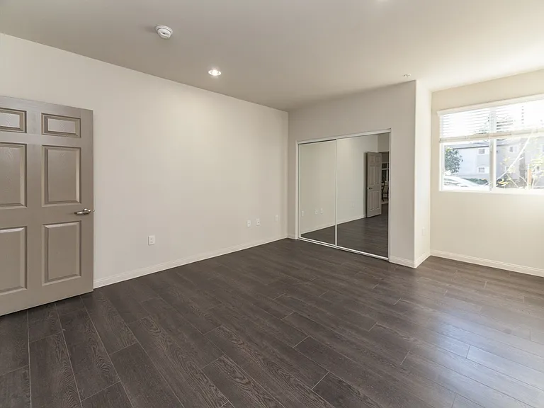 Sherman Oaks Place — Photo 39